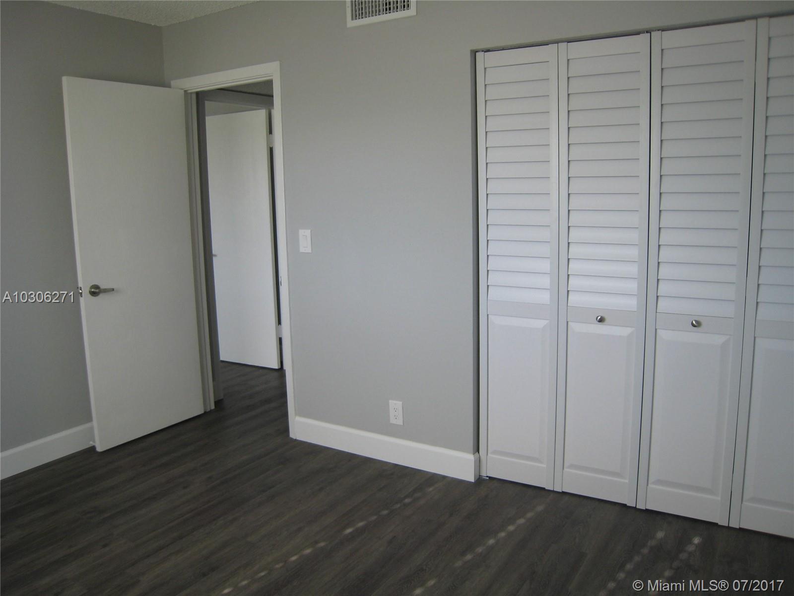 PALM VILLAGE CLUB CONDO - Residential Lease