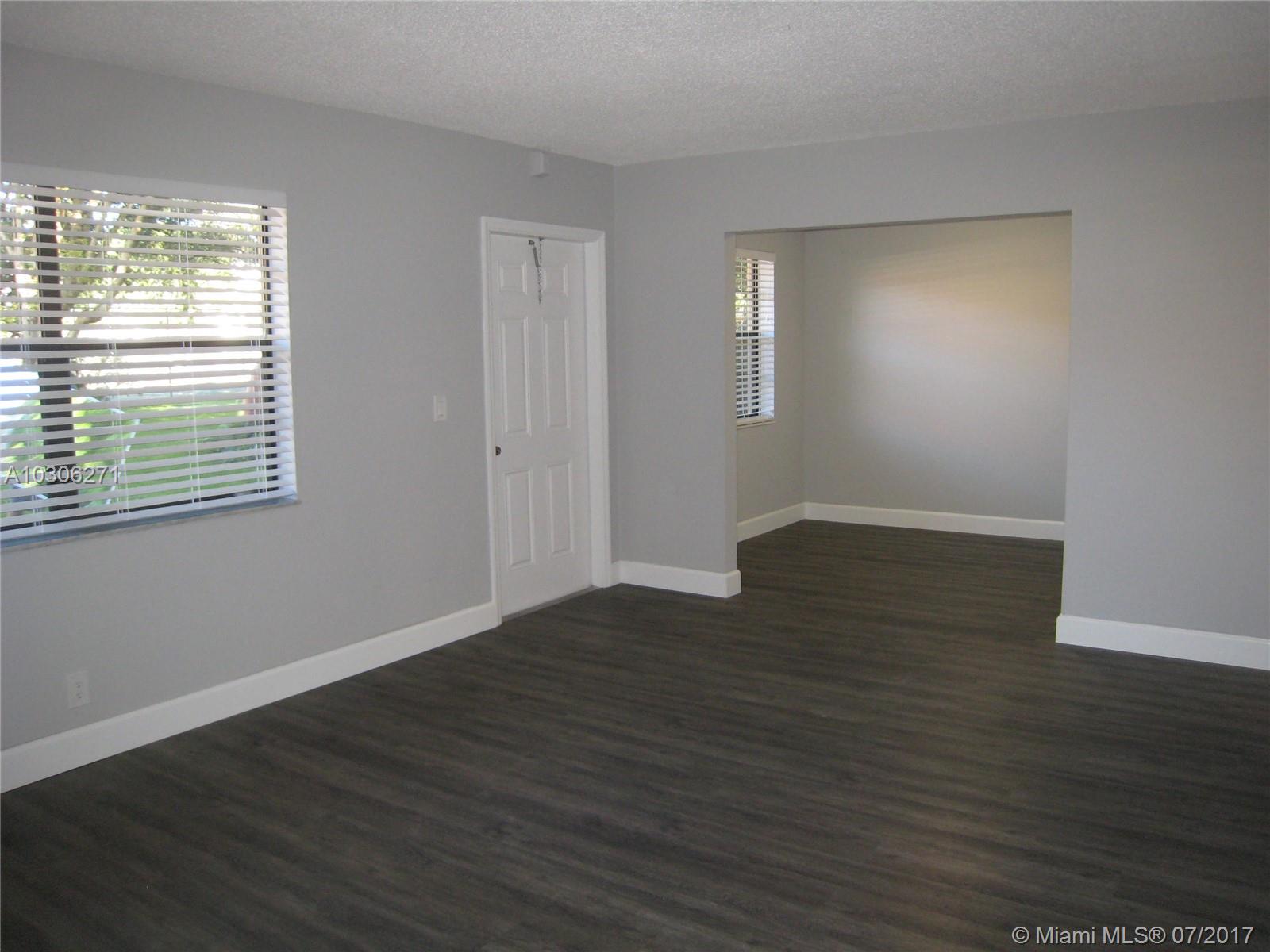 PALM VILLAGE CLUB CONDO - Residential Lease