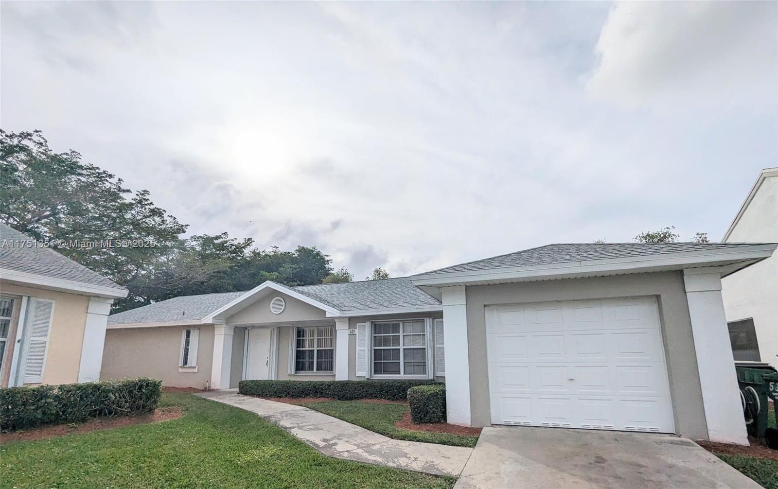 Rental Property at 532 Se 21st Dr, Homestead, Miami-Dade County, Florida - Bedrooms: 3 
Bathrooms: 2  - $3,000 MO.