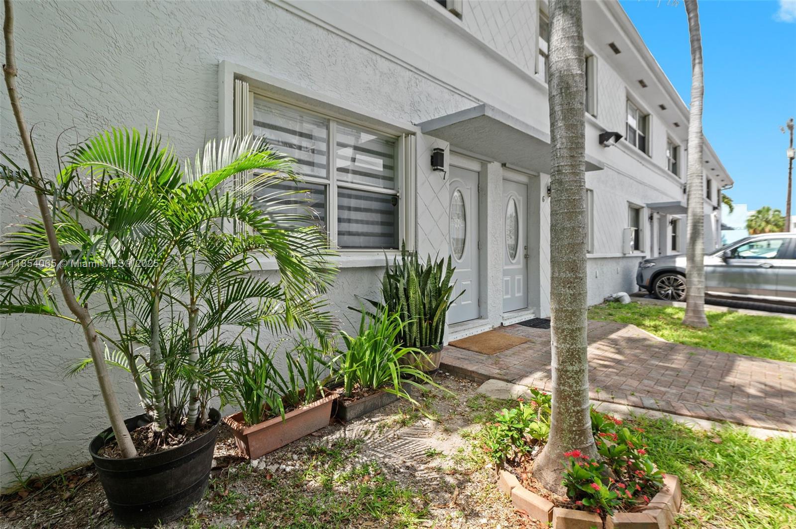 1701 N Treasure Dr 7