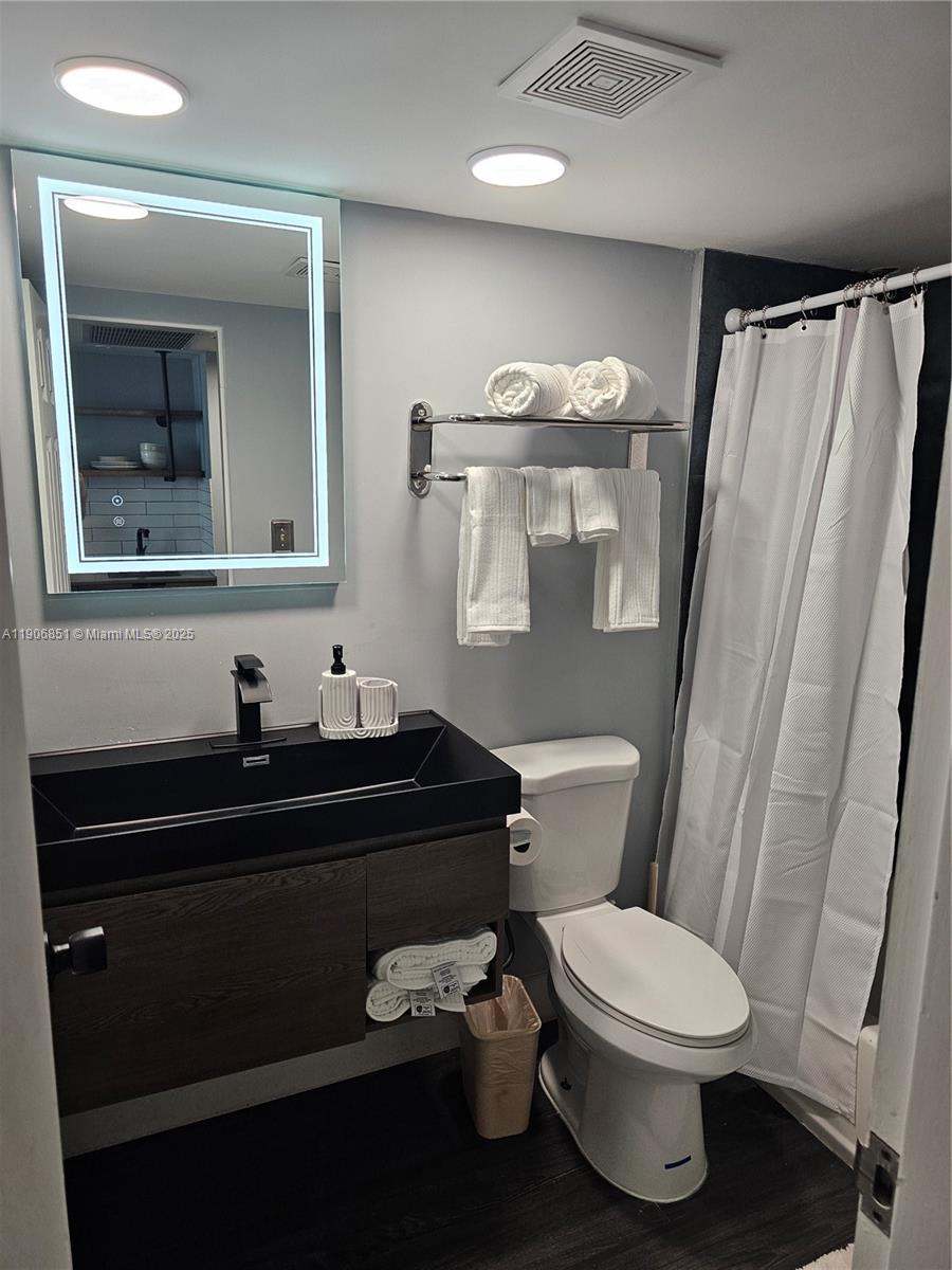 THE AVENTURA BEACH CLUB C - Residential Lease