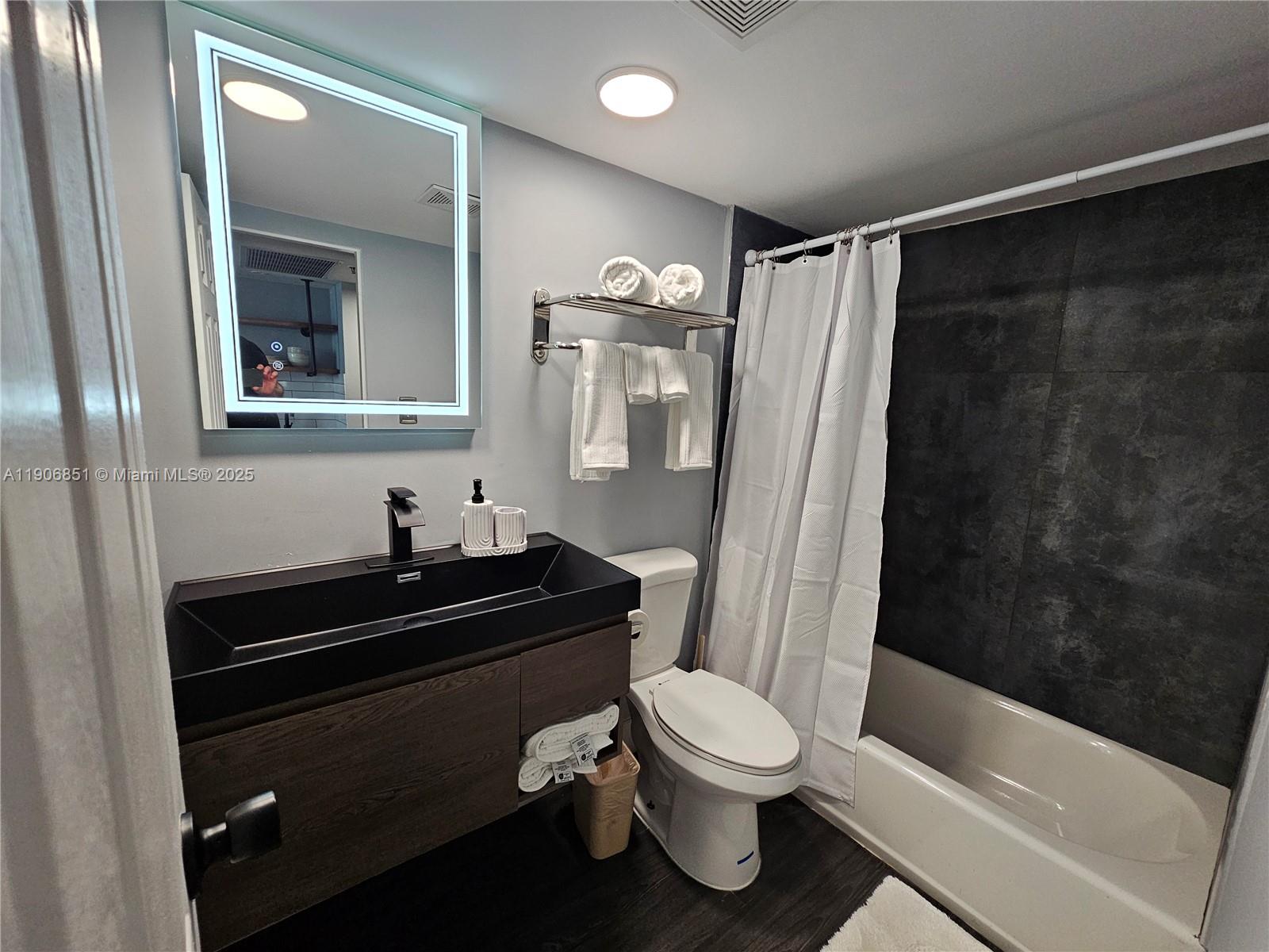 THE AVENTURA BEACH CLUB C - Residential Lease