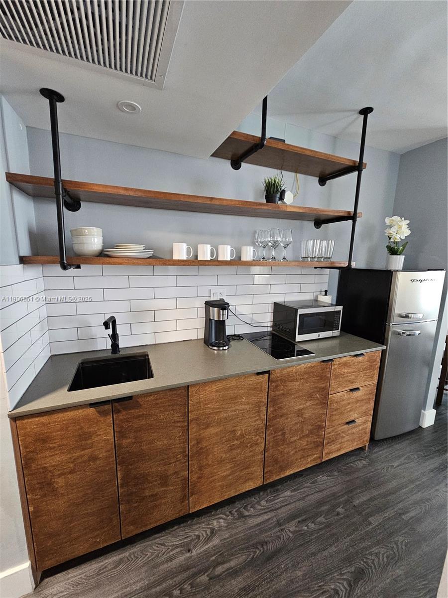 THE AVENTURA BEACH CLUB C - Residential Lease