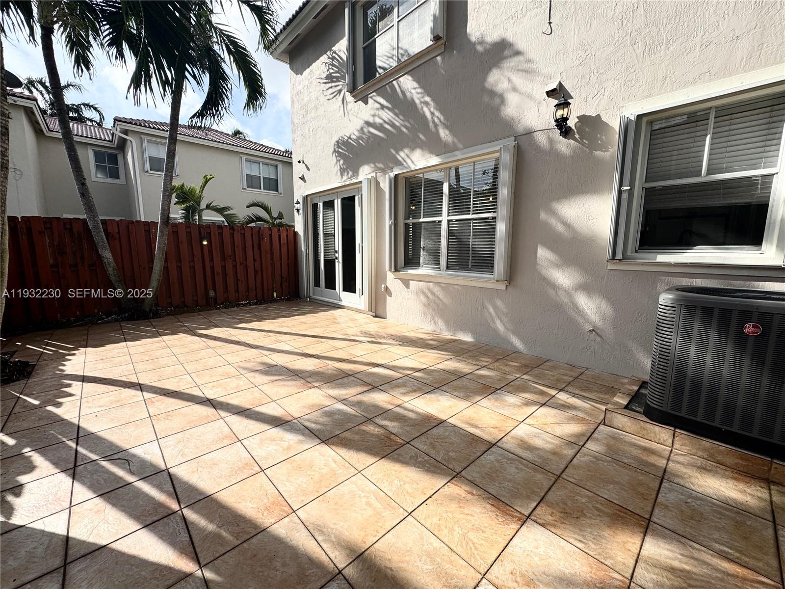 KENDALL BREEZE - Residential