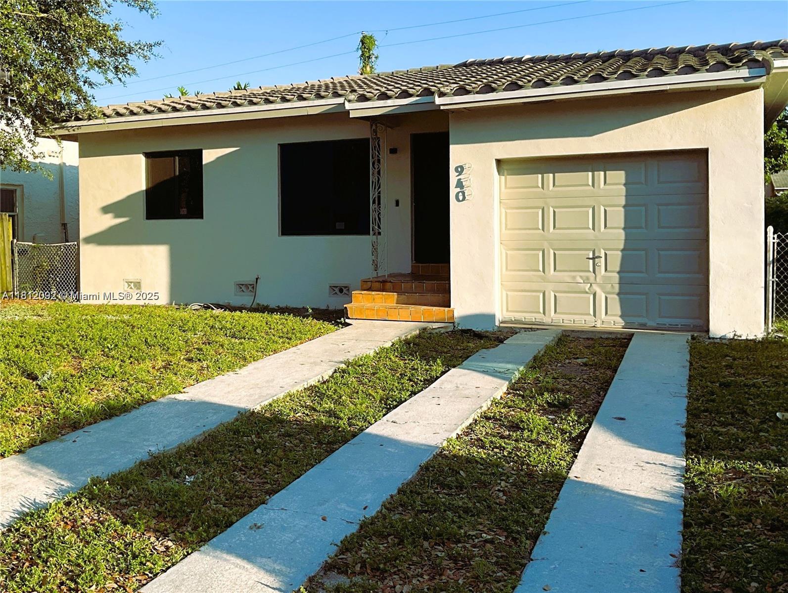940 Nw 47 St, Miami, Broward County, Florida - 3 Bedrooms  
1 Bathrooms - 