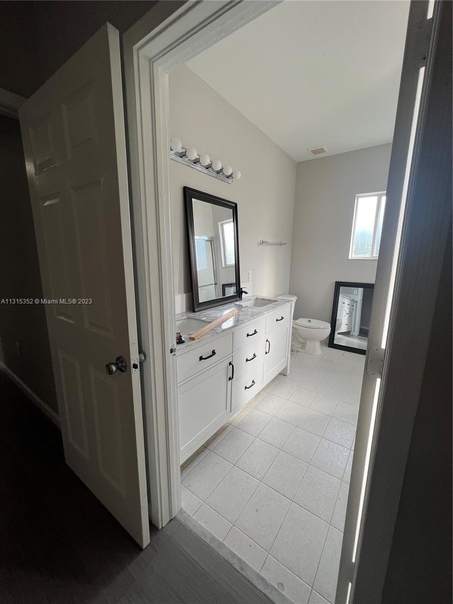 EMILIOS PLACE AT OASIS - Residential Lease