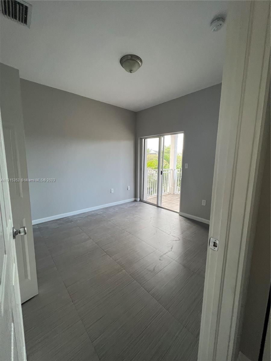 EMILIOS PLACE AT OASIS - Residential Lease