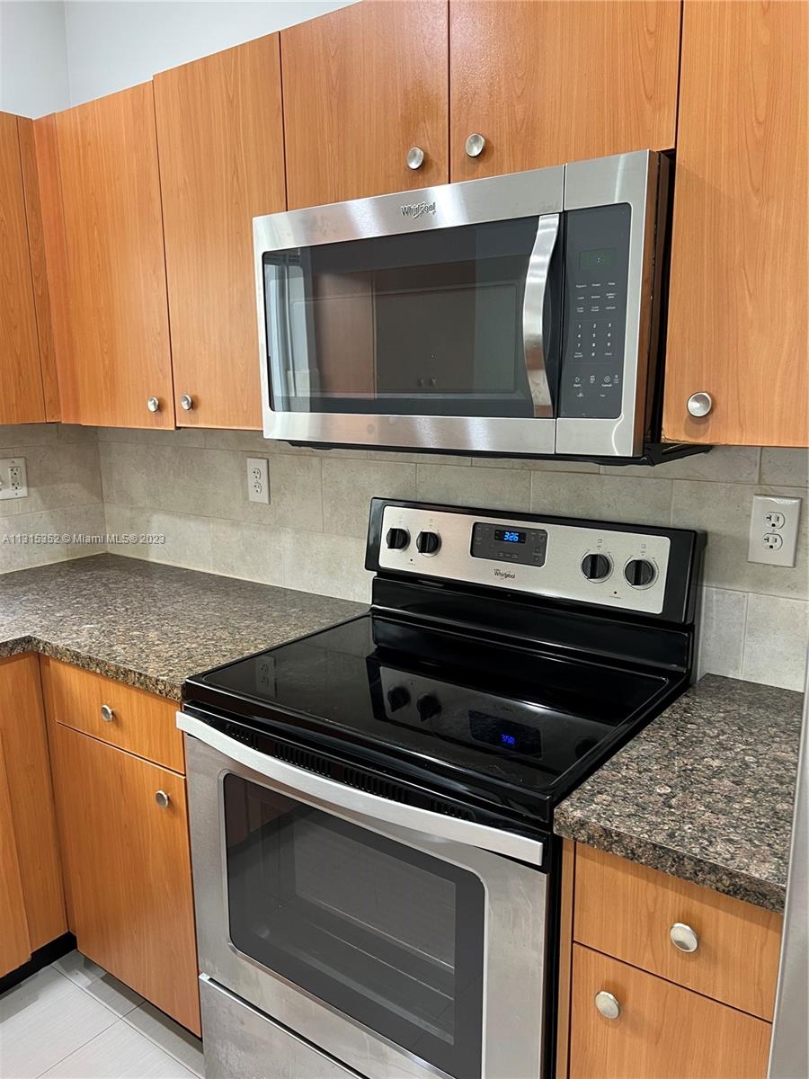 EMILIOS PLACE AT OASIS - Residential Lease