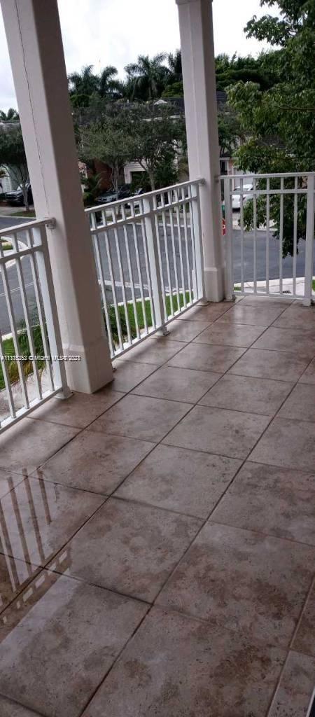 EMILIOS PLACE AT OASIS - Residential Lease