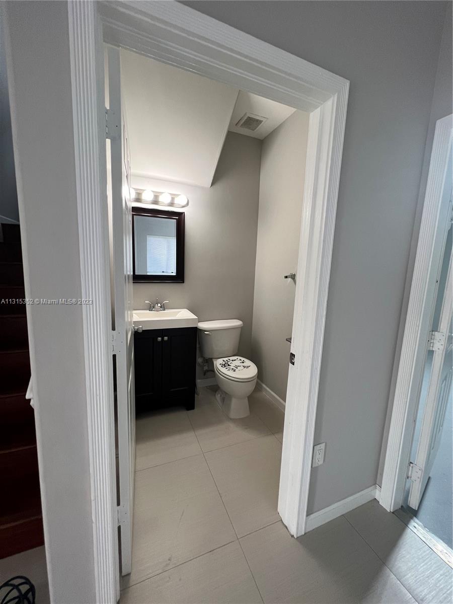 EMILIOS PLACE AT OASIS - Residential Lease