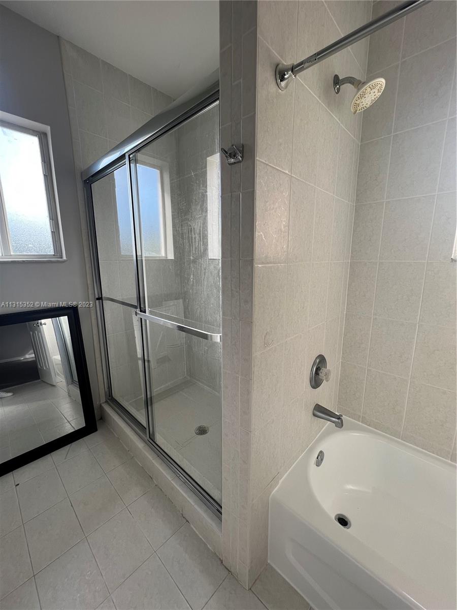 EMILIOS PLACE AT OASIS - Residential Lease