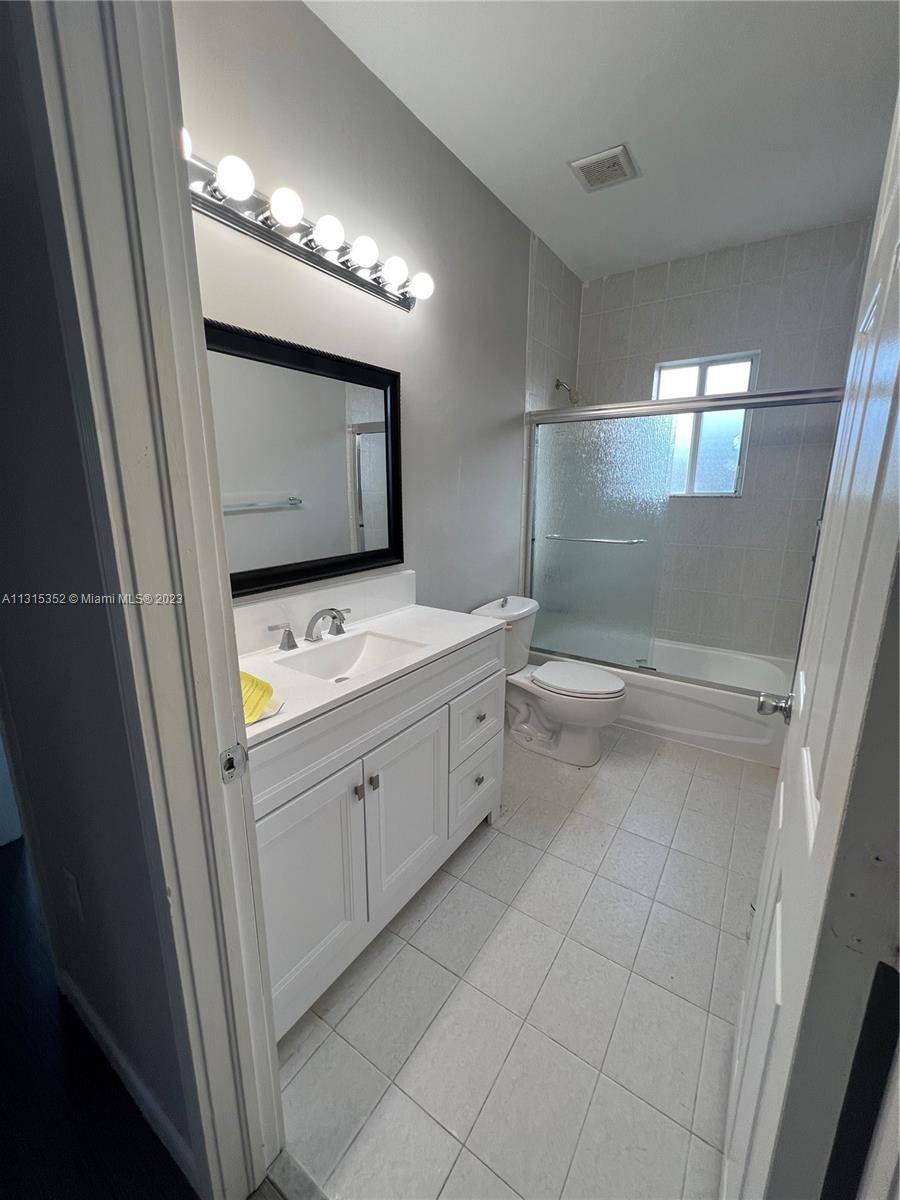 EMILIOS PLACE AT OASIS - Residential Lease