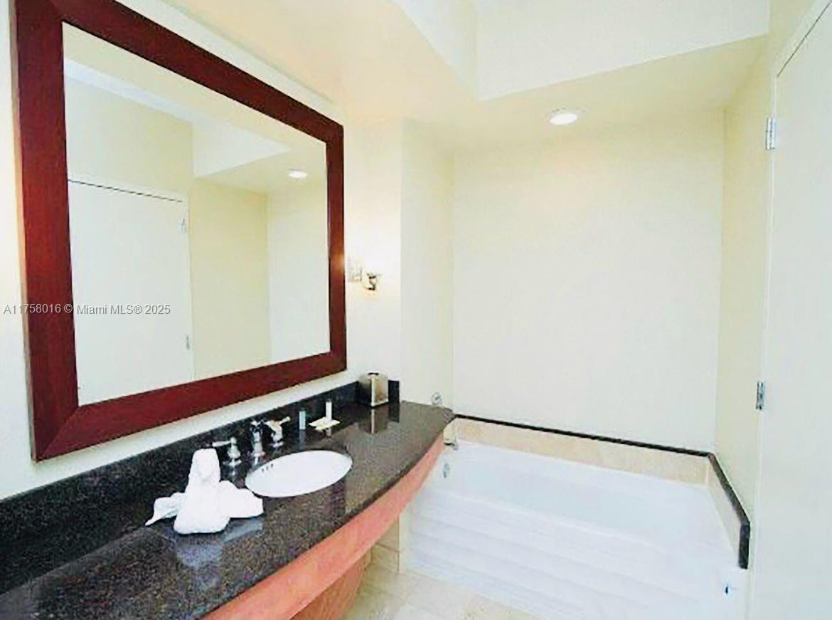 TRUMP INTERNATIONAL SONES - Residential