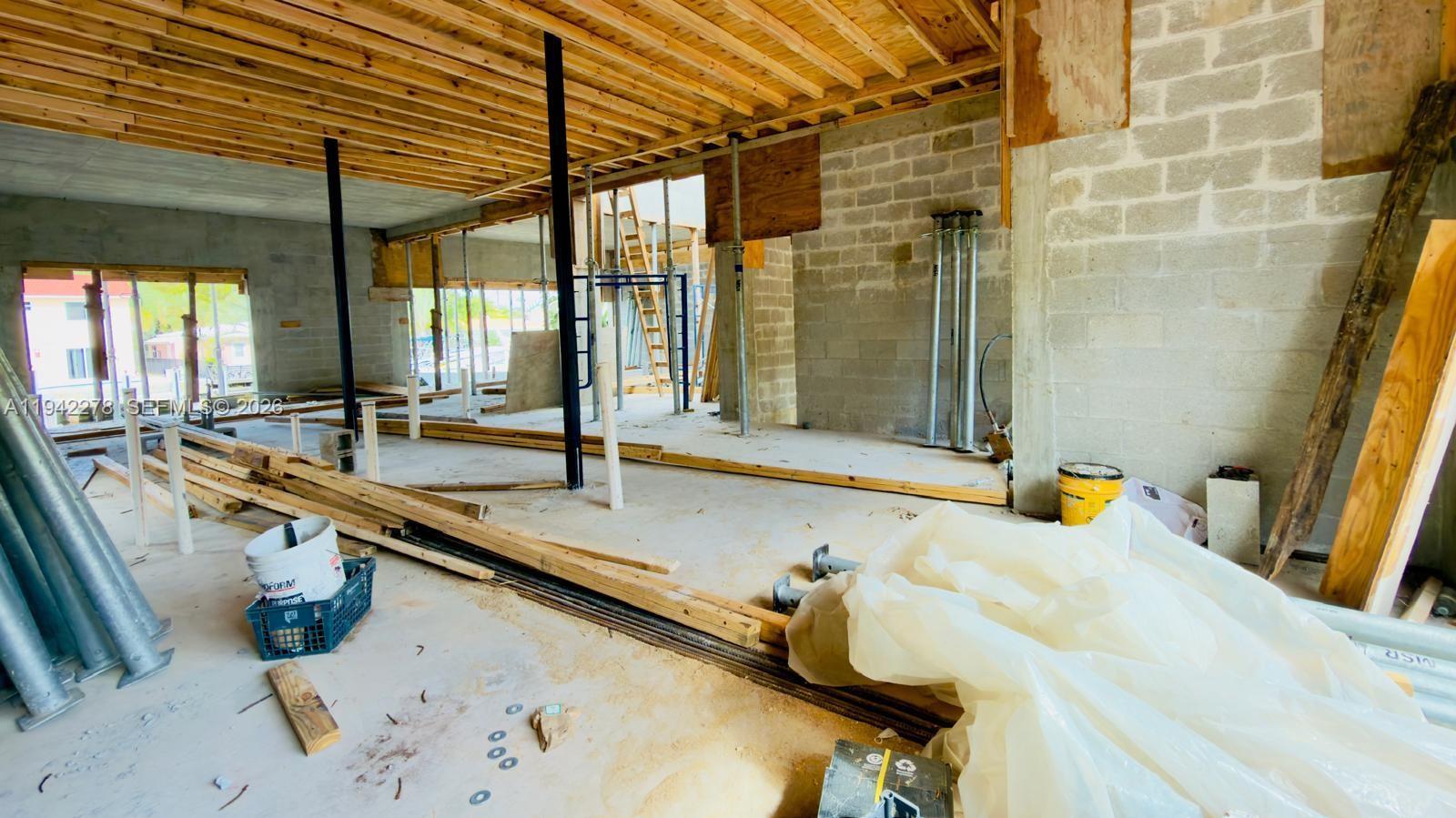 POMPANO ISLES - Residential