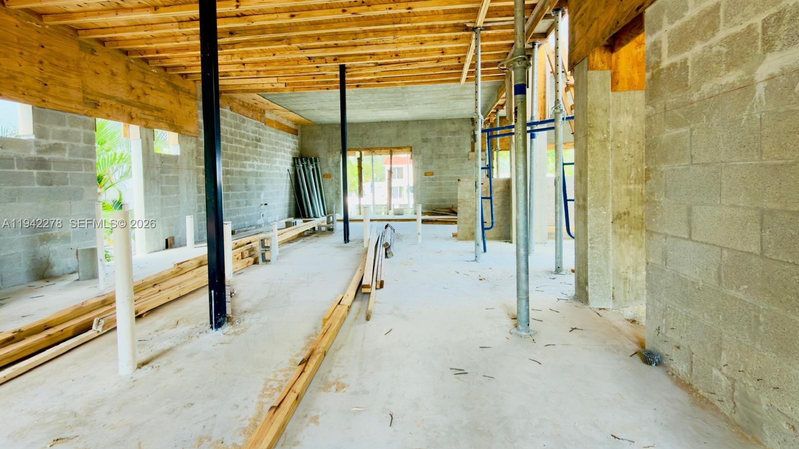 POMPANO ISLES - Residential