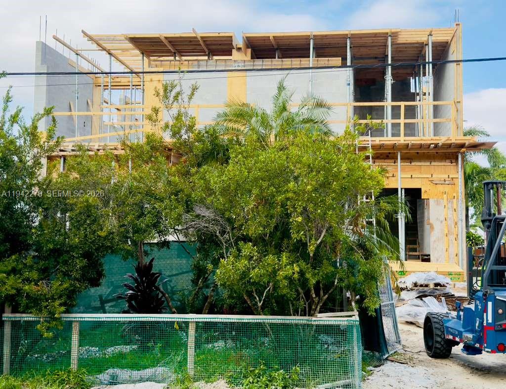 POMPANO ISLES - Residential