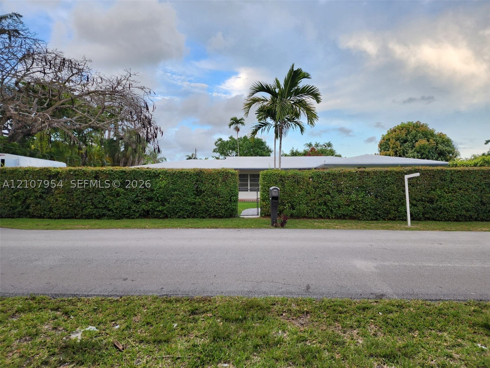 7105 SW 84th Ave
