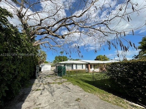 7105 SW 84th Ave
