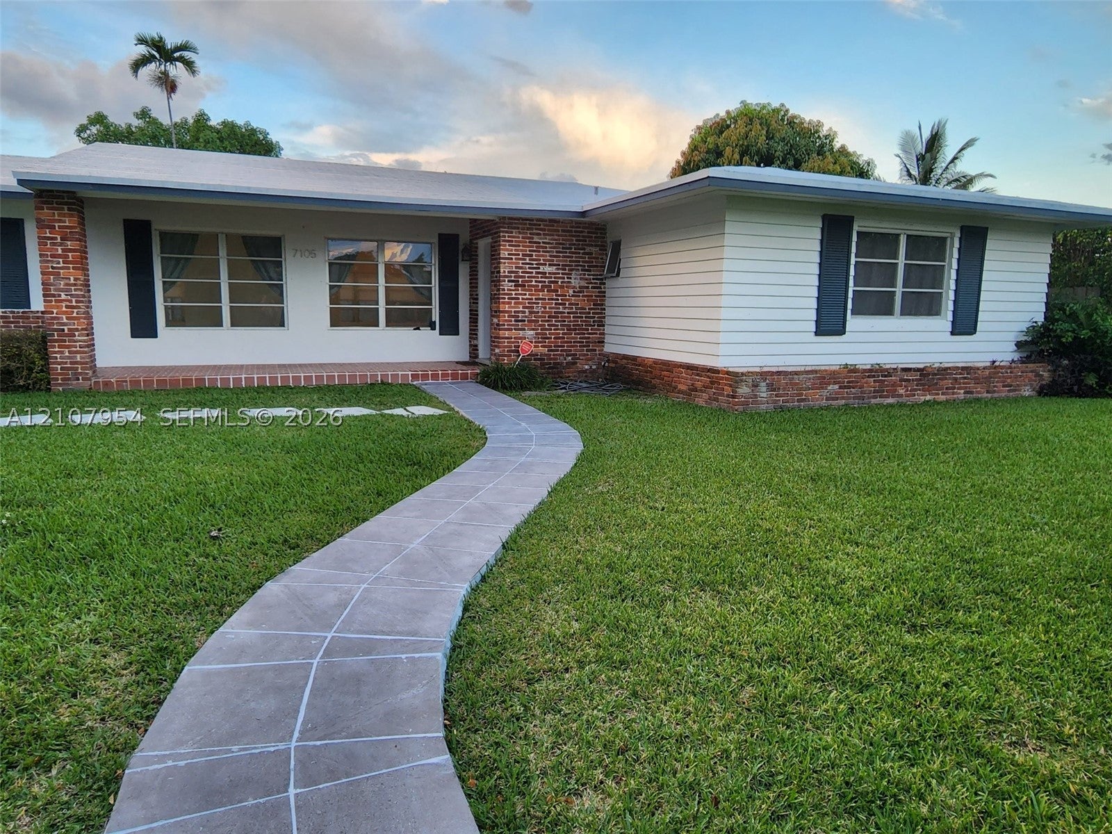 7105 SW 84th Ave