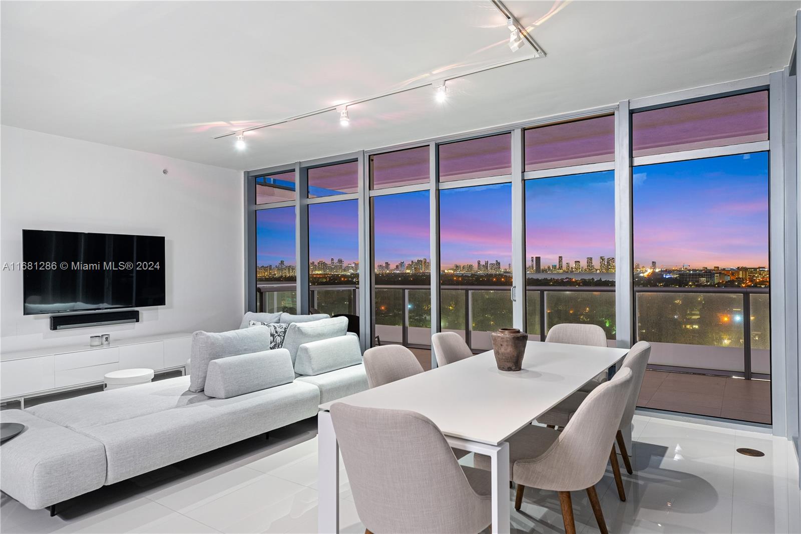 THE CARIBBEAN CONDO - Residential