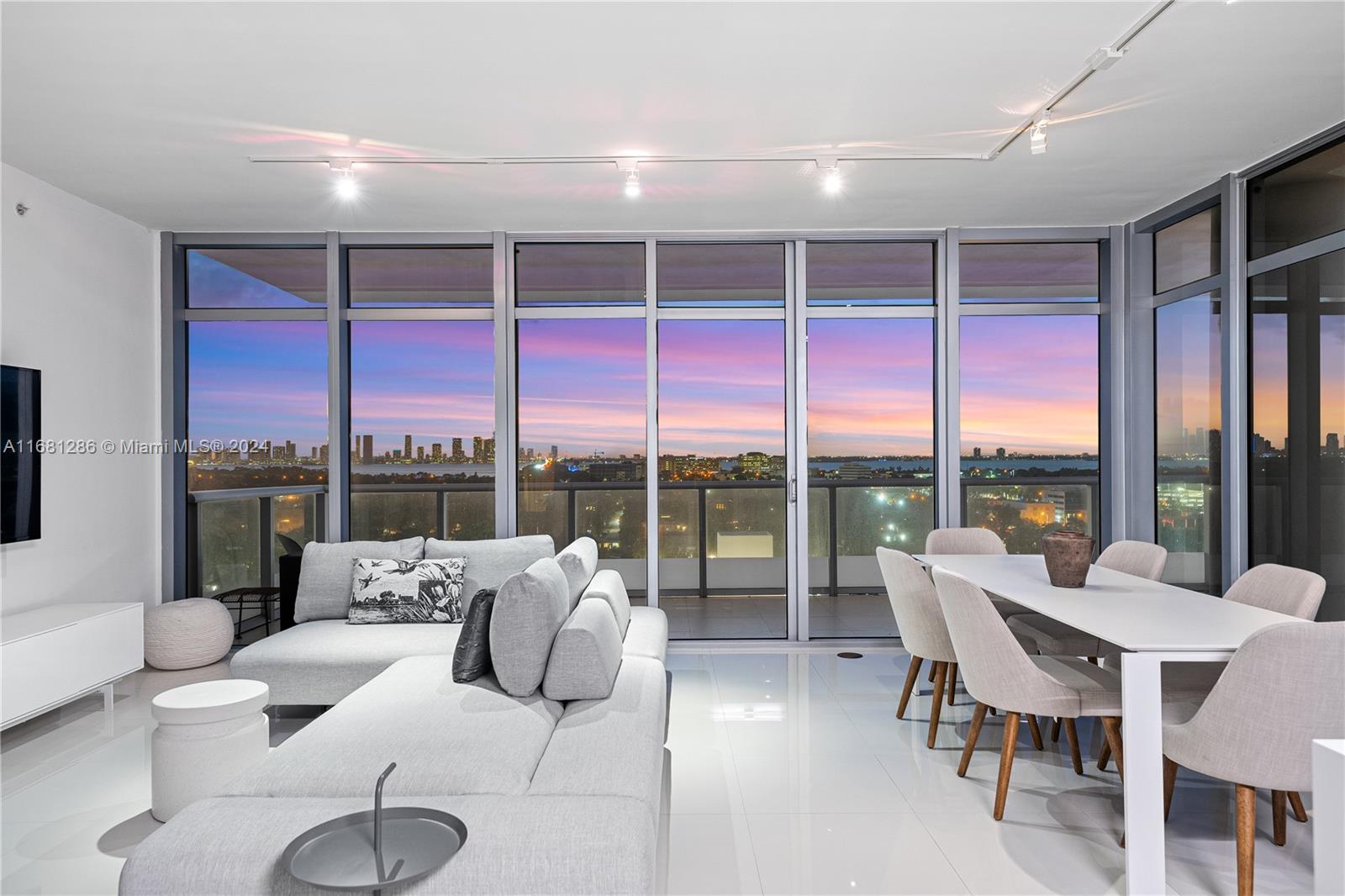 THE CARIBBEAN CONDO - Residential