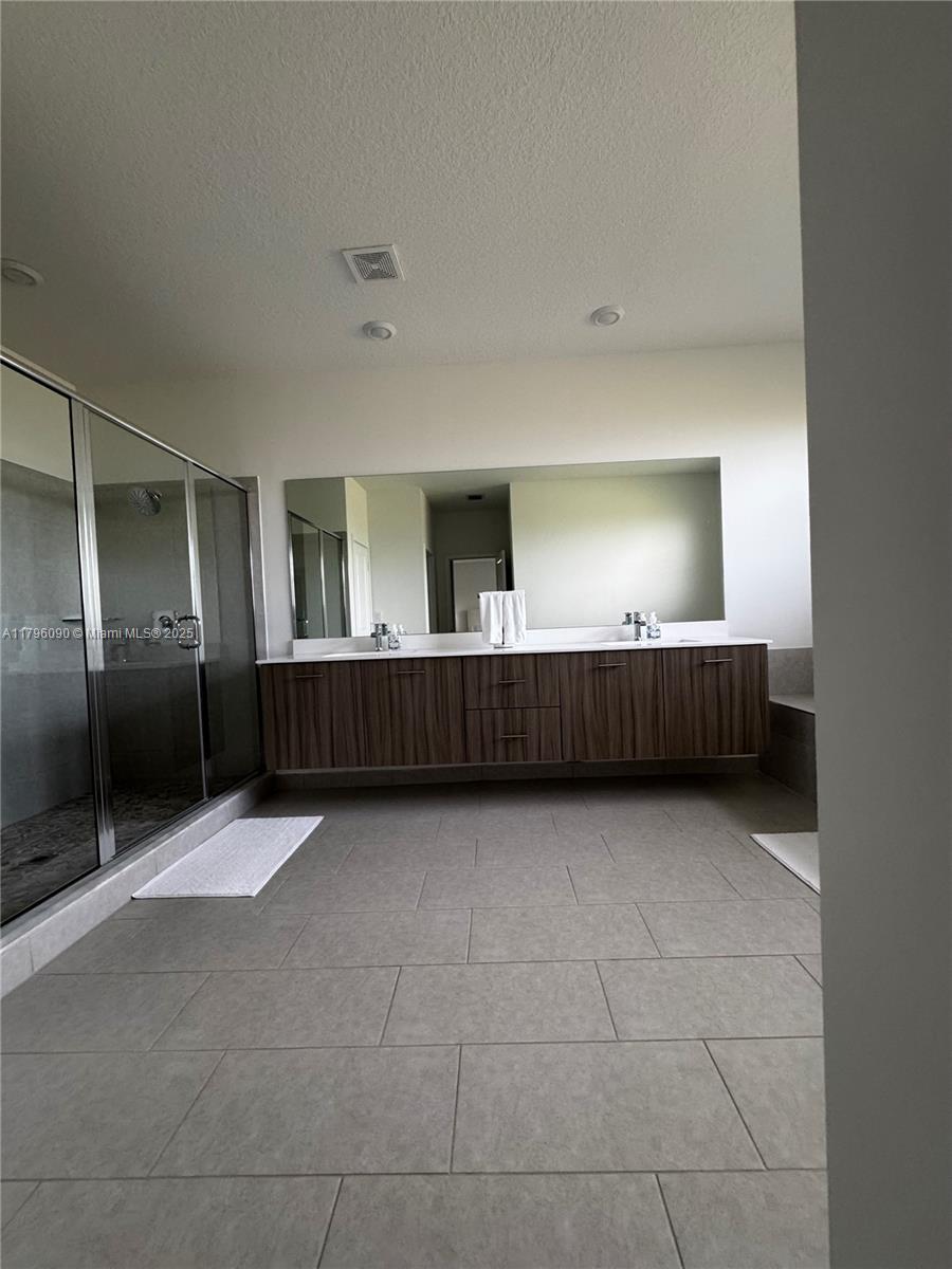 TUSCAN ISLES - Residential