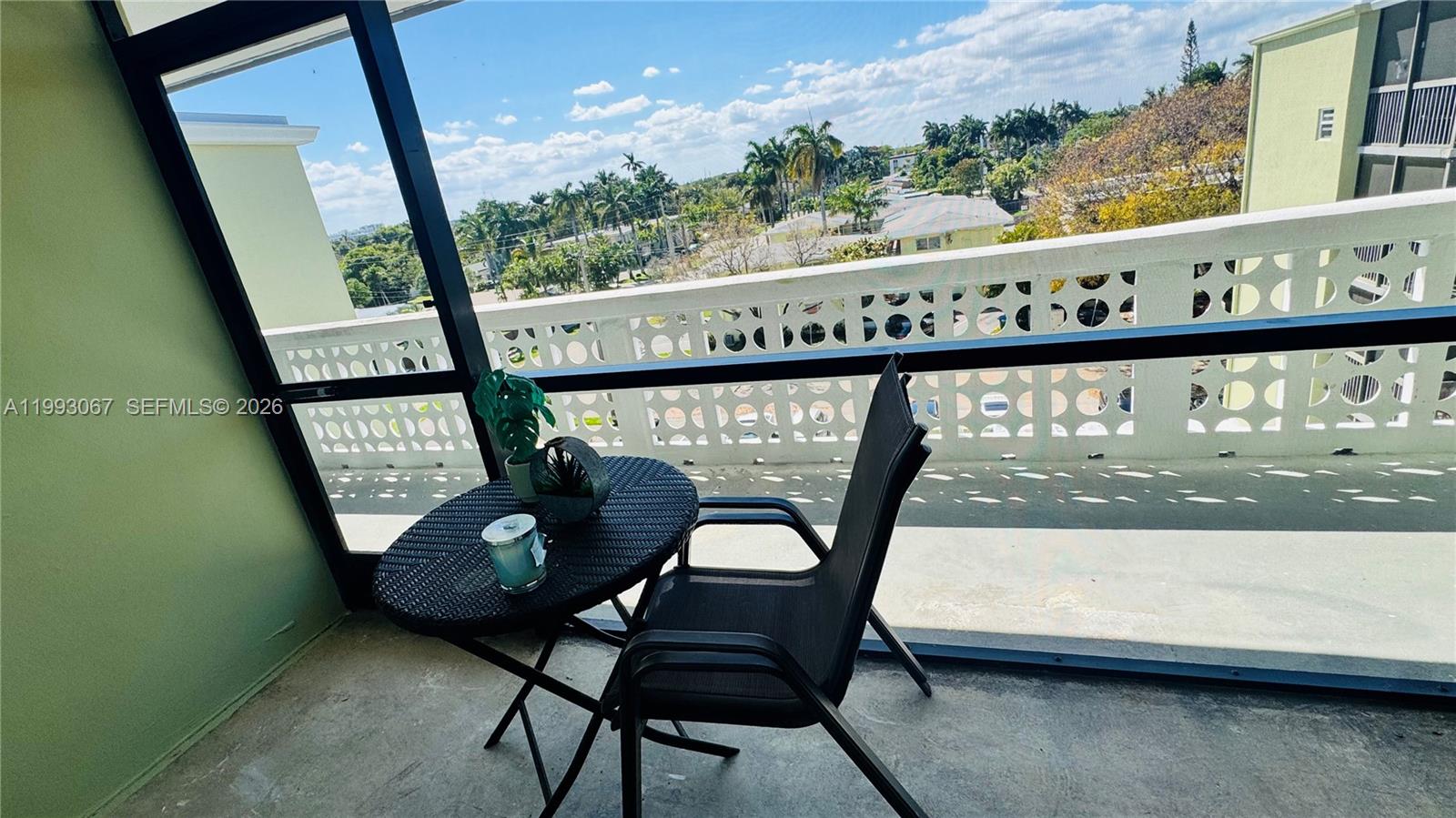 SANTA MONICA CONDOMINIUM - Residential