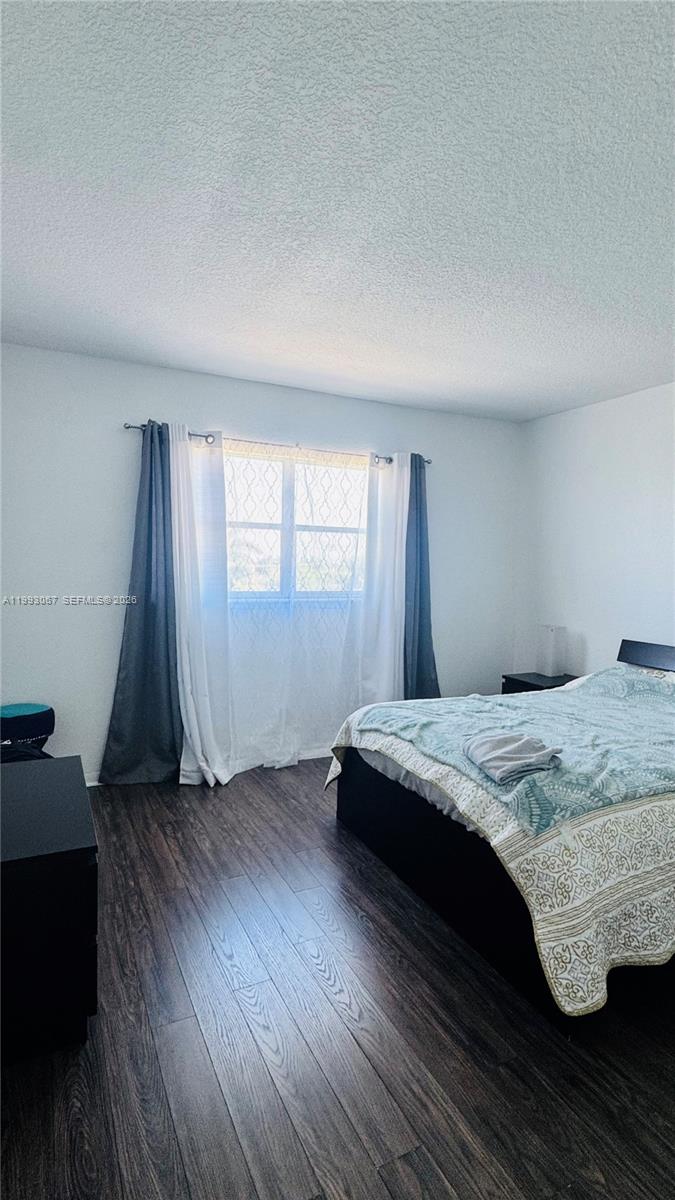 SANTA MONICA CONDOMINIUM - Residential