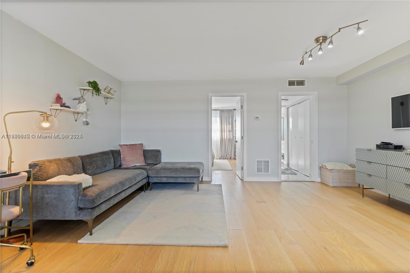 ELDORADO PLAZA WEST CONDO - Residential