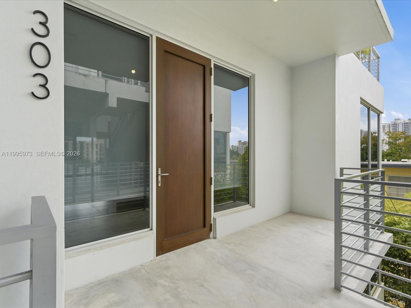 529 SW 11th St PH303