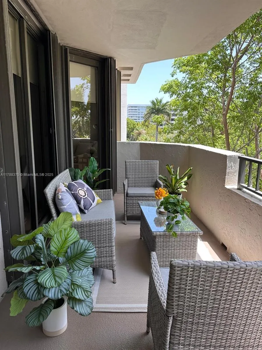 Key Biscayne, Florida 33149, United States, 2 Bedrooms Bedrooms, ,2 BathroomsBathrooms,Residential,Active,114058