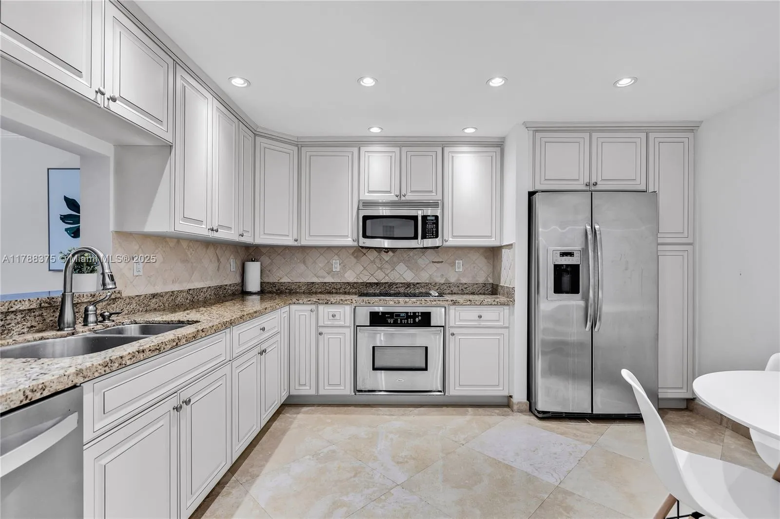 Key Biscayne, Florida 33149, United States, 2 Bedrooms Bedrooms, ,2 BathroomsBathrooms,Residential,Active,114058