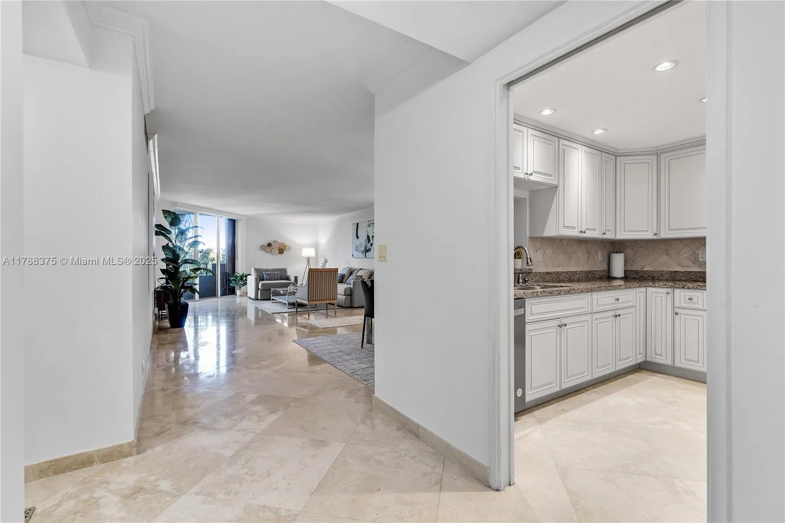 Key Biscayne, Florida 33149, United States, 2 Bedrooms Bedrooms, ,2 BathroomsBathrooms,Residential,Active,114058