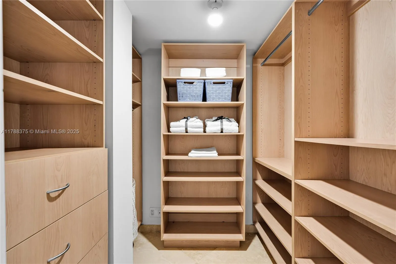 Key Biscayne, Florida 33149, United States, 2 Bedrooms Bedrooms, ,2 BathroomsBathrooms,Residential,Active,114058