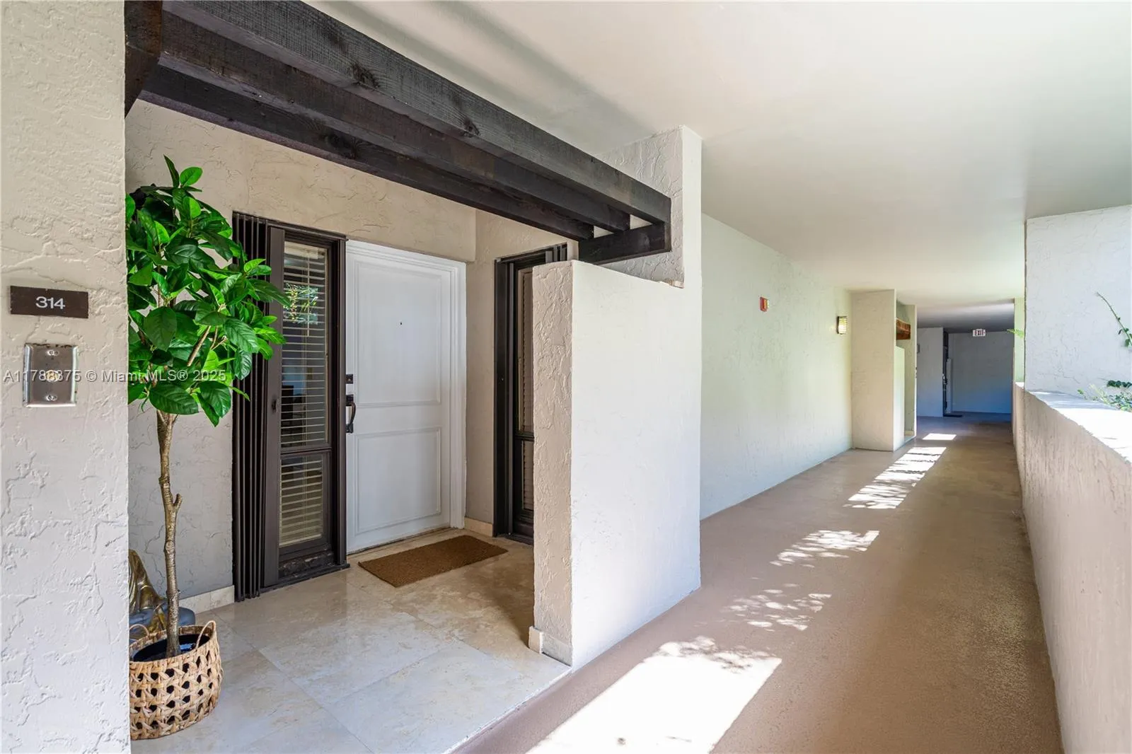 Key Biscayne, Florida 33149, United States, 2 Bedrooms Bedrooms, ,2 BathroomsBathrooms,Residential,Active,114058