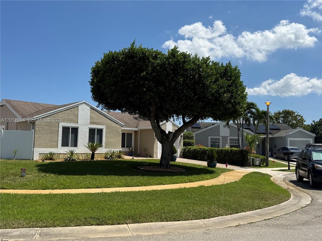 Photo of 18818 Cloud Lake Cir, Boca Raton, FL 33496 (MLS # A12017094)