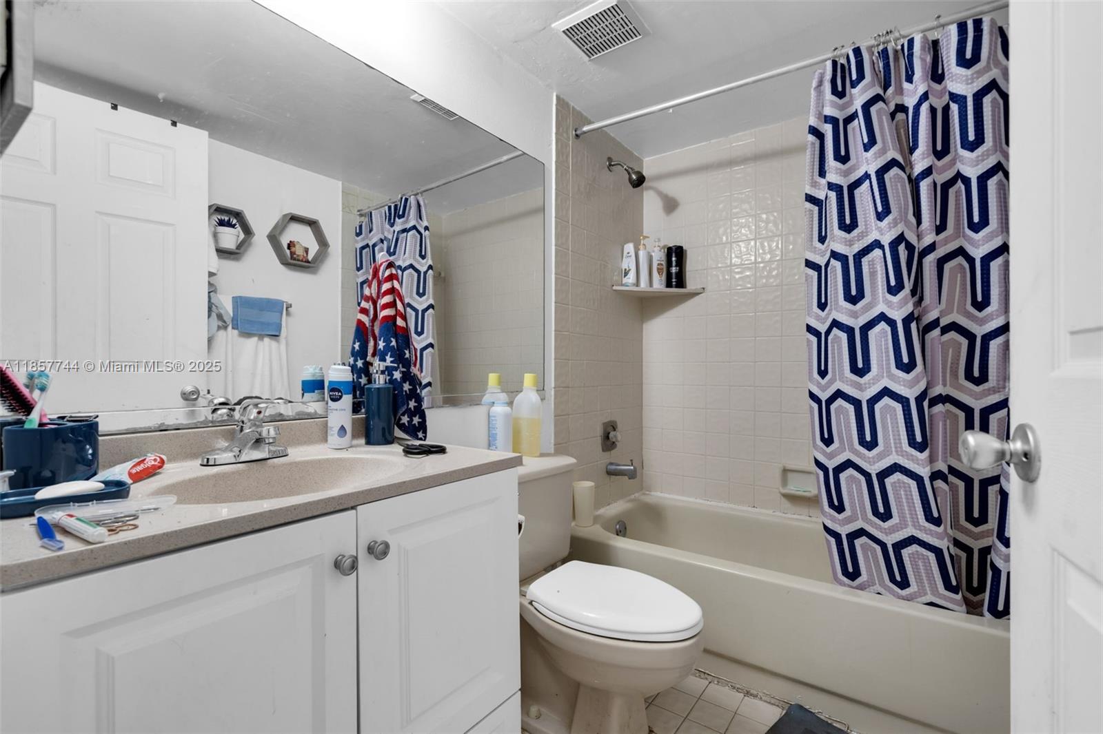 VISTA DEL LAGO CONDO PH 2 - Residential Lease