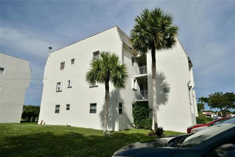Condominium in Sunrise FL 8280 Sunrise Lakes Blvd Blvd 44.jpg