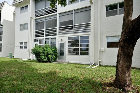 Condominium in Sunrise FL 8280 Sunrise Lakes Blvd Blvd 28.jpg