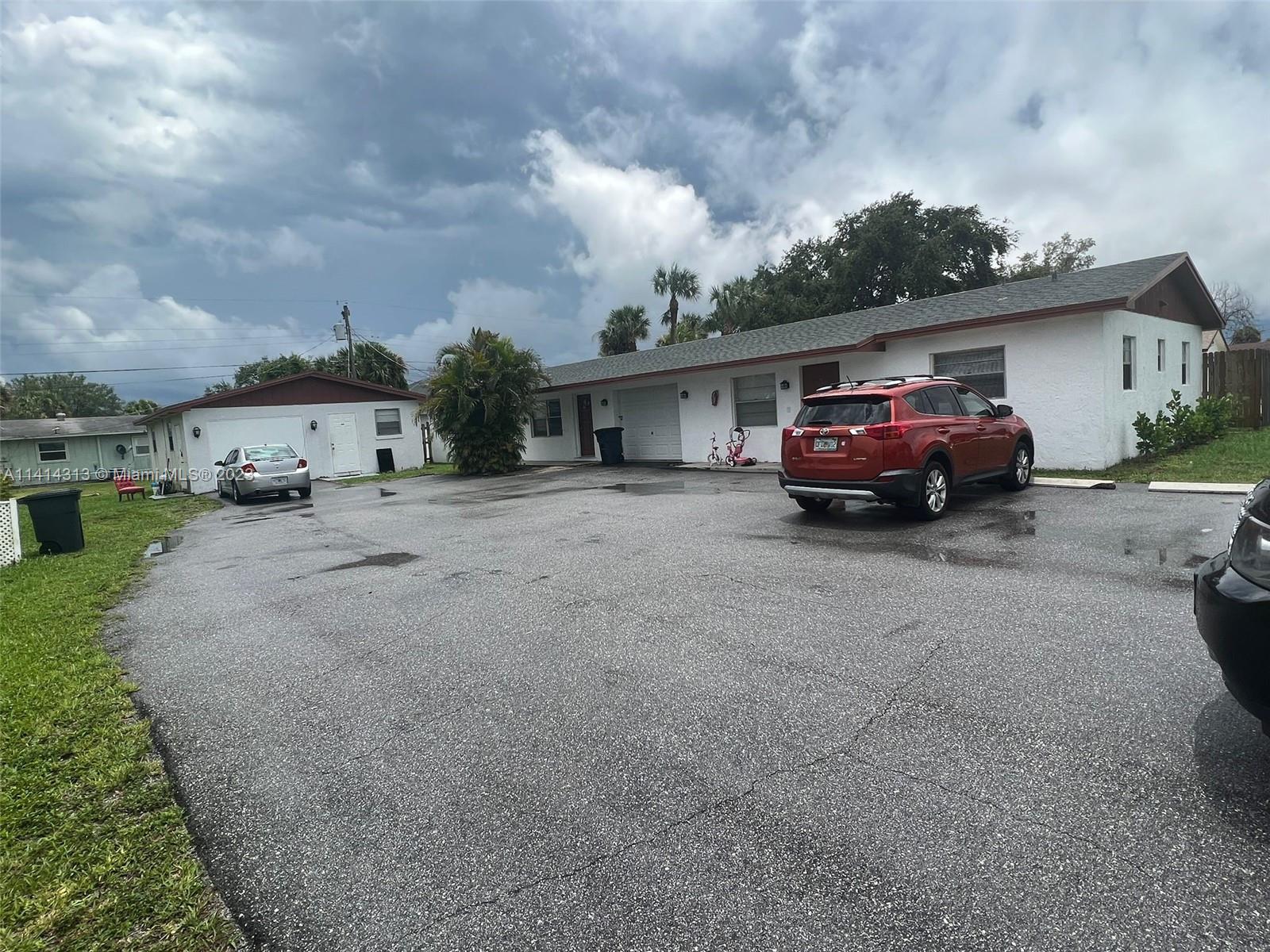 COMPLETELY RENOVATED, CHARMING BRIGHT, AND SPACIOUS 3 BEDROOM 2 BATHROOM DUPLEX APARTMENT IN A HIGHLY DESIRABLE RESIDENTIAL NEIGHBORHOOD IN WEST PALM BEACH GARDENS.BIG KITCHEN WITH WOOD CABINETS, GARBAGE DISPOSAL, AND COMPLETE PRIVACY WITH A FULLY FENCED YARD.