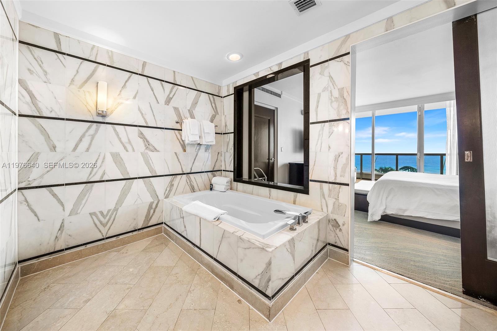 FONTAINEBLEAU III OCEAN C - Residential