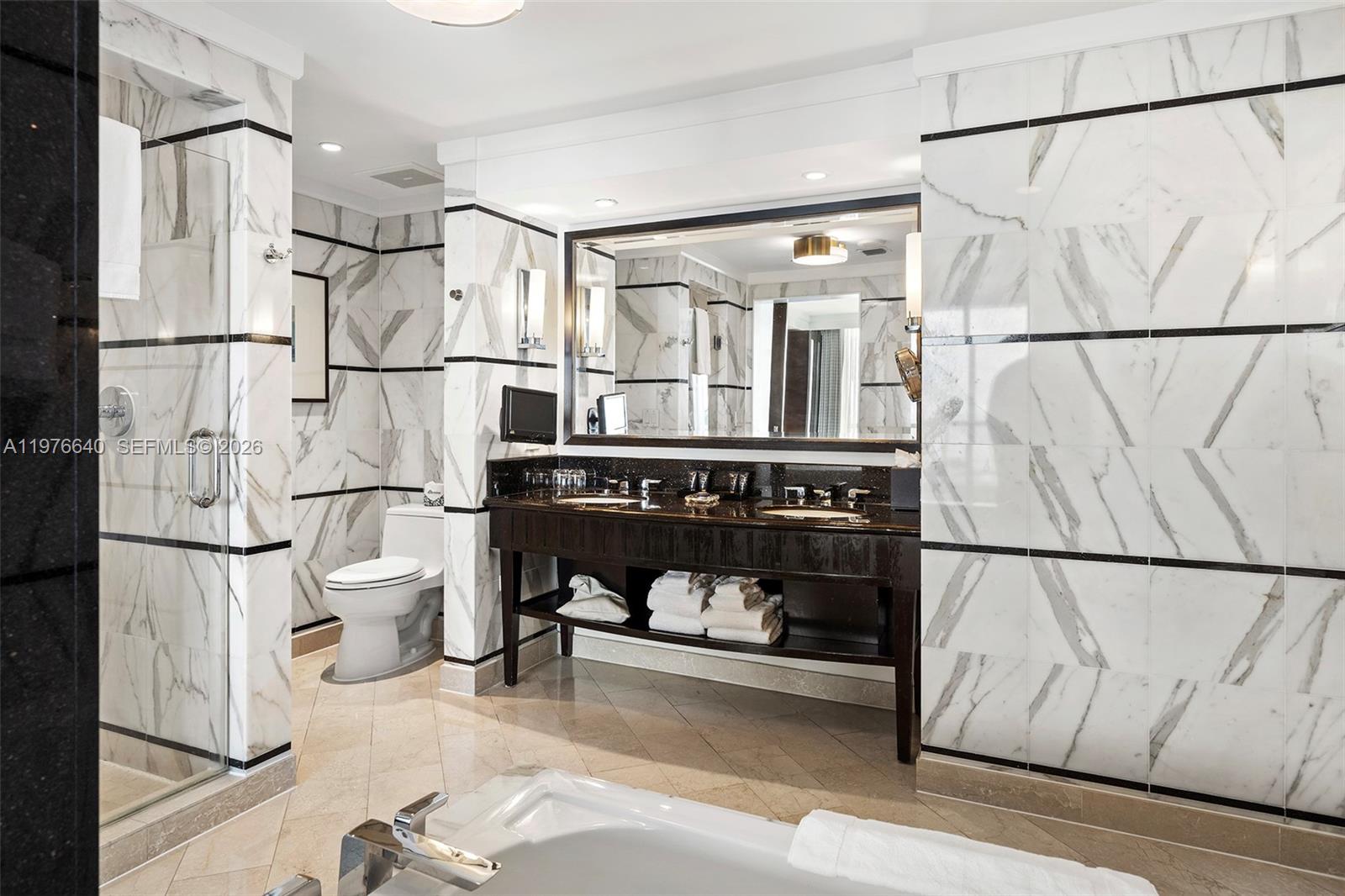 FONTAINEBLEAU III OCEAN C - Residential