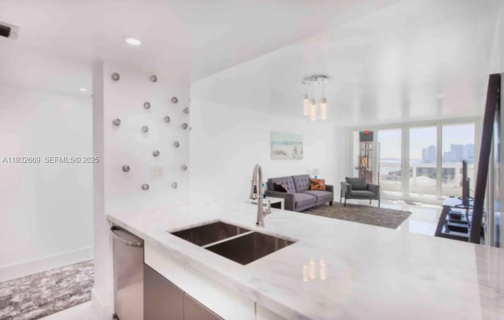 1717 N Bayshore Dr A-1652