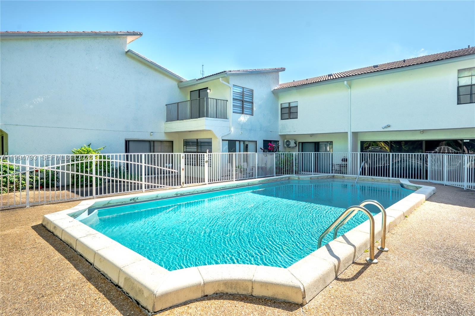 PALM SPRINGS VILLAGE COND - Residential