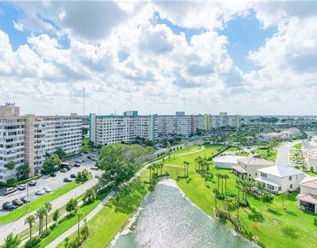 Photo of 950 Hillcrest Dr #101, Hollywood, FL 33021 (MLS # A11568175)