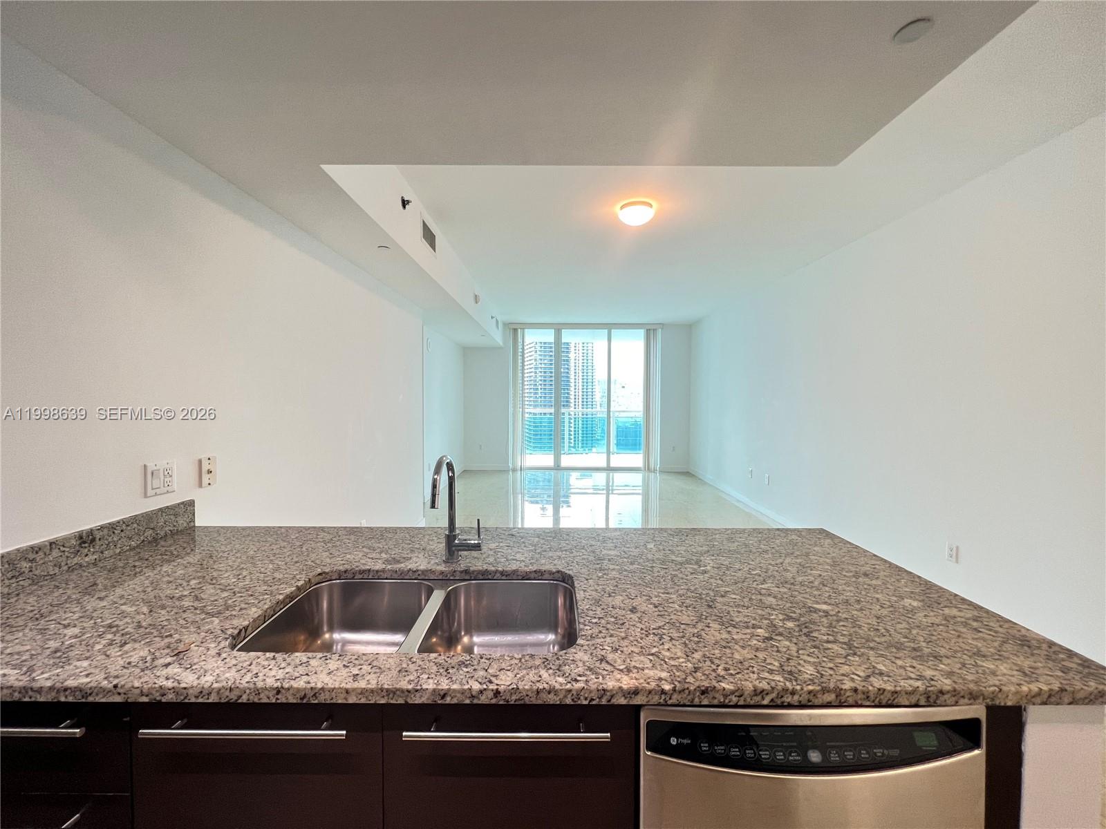 THE PLAZA 851 BRICKELL CO - Residential Lease