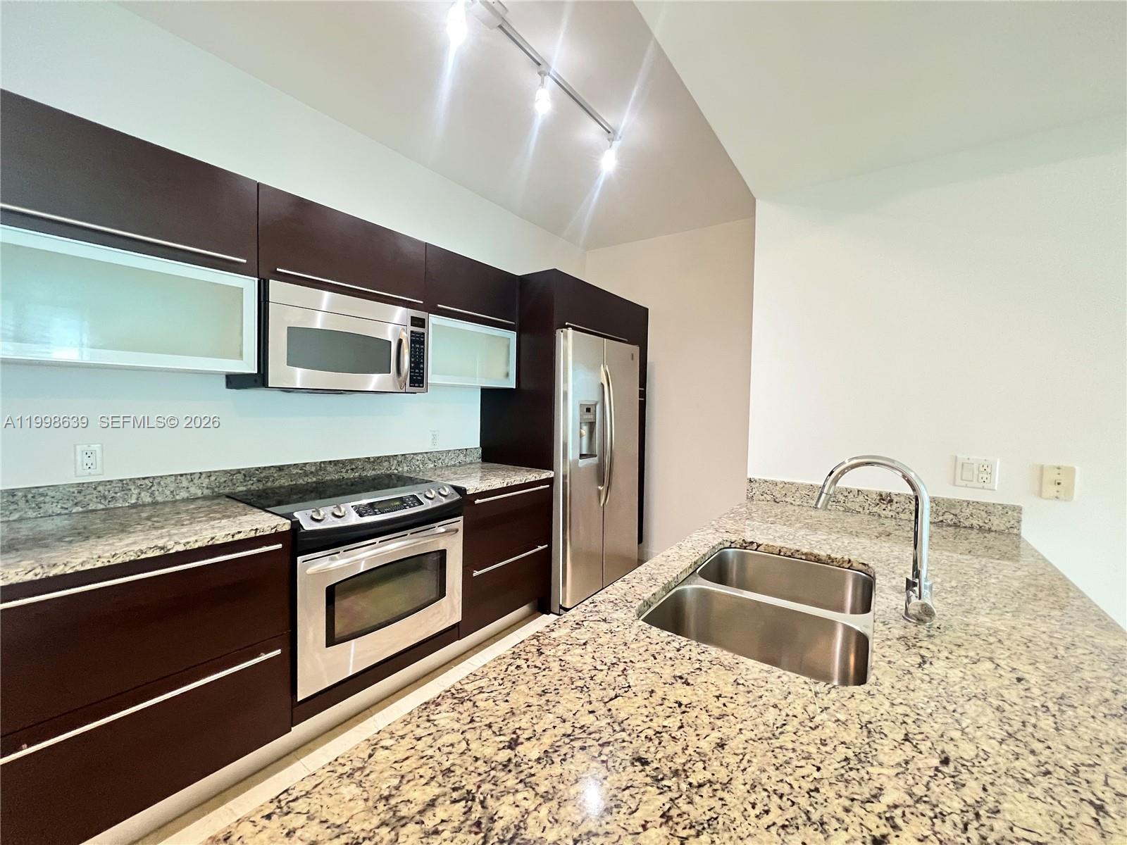 THE PLAZA 851 BRICKELL CO - Residential Lease