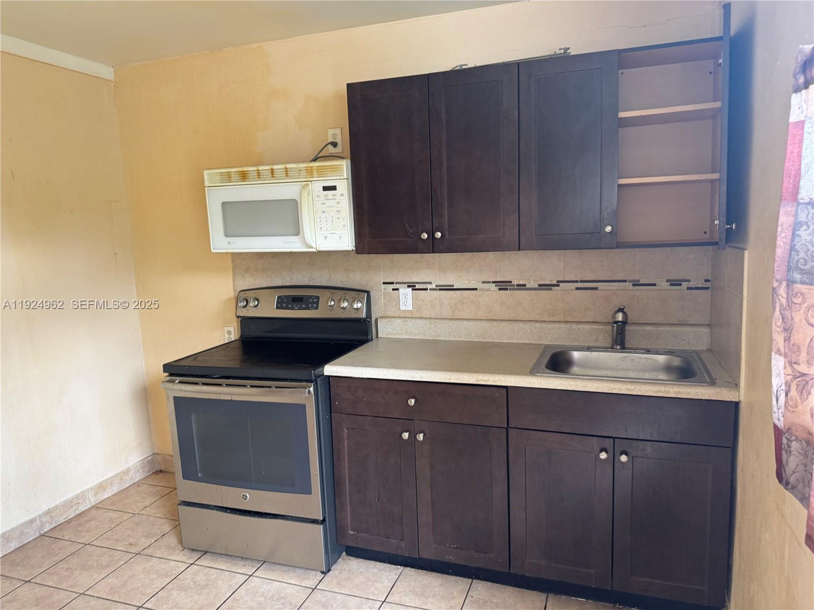 LAUDERDALE LAKES NORTHGAT - Residential Lease