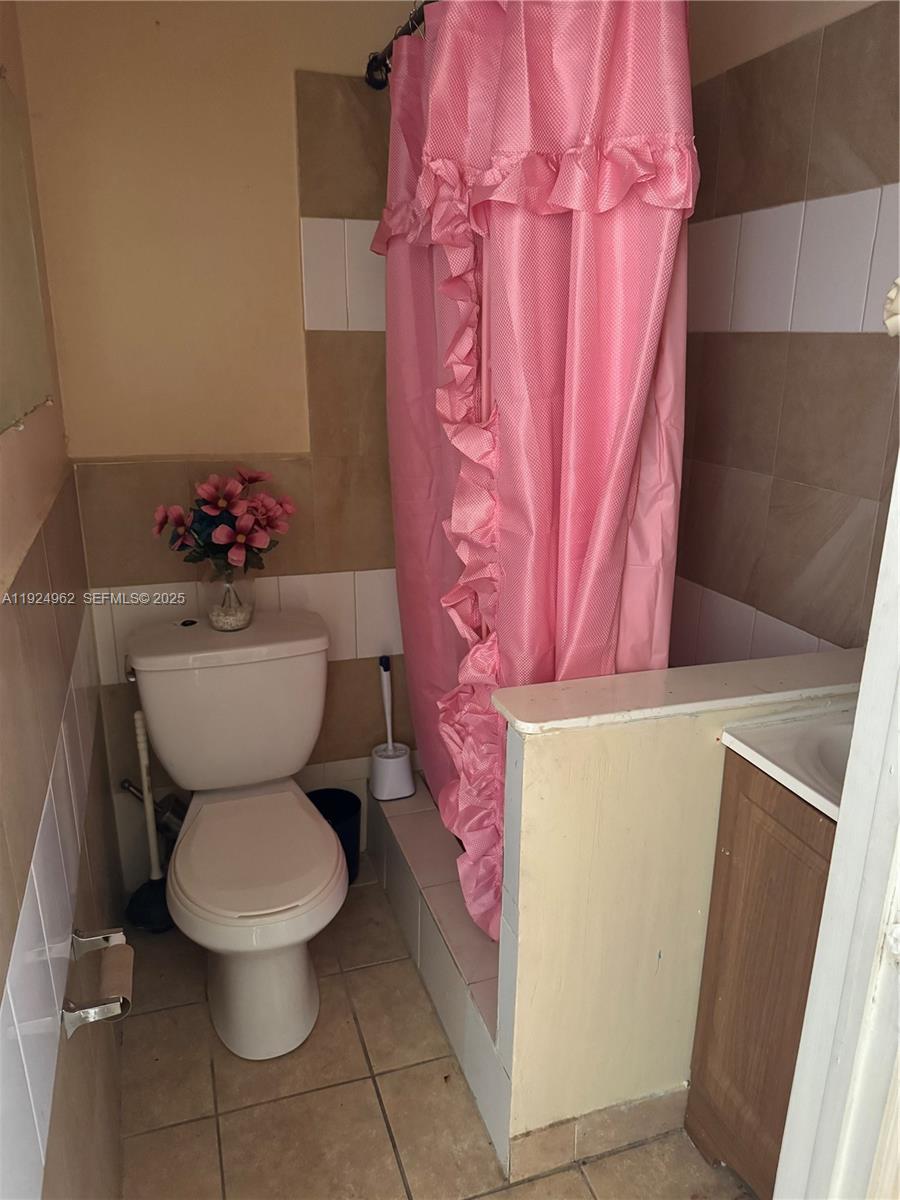 LAUDERDALE LAKES NORTHGAT - Residential Lease