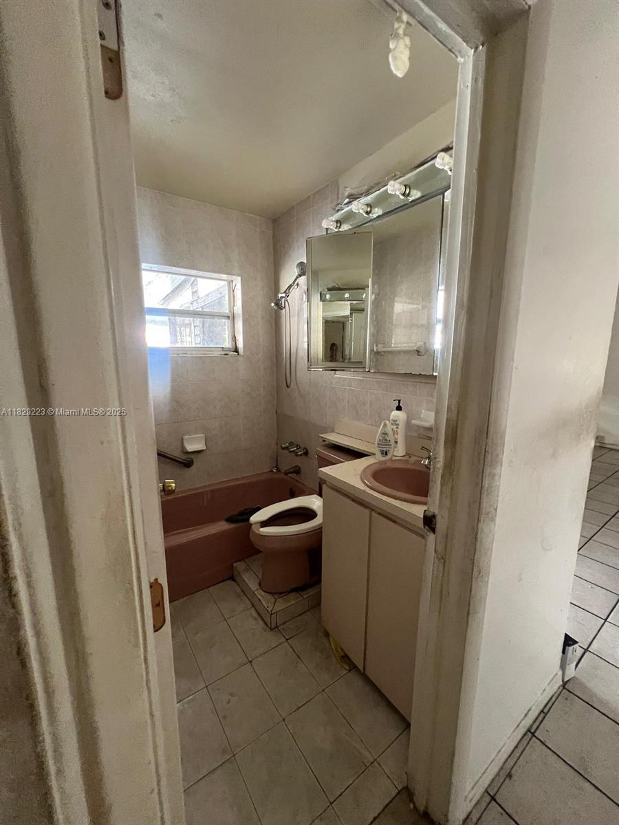 GOLDEN HIGHLANDS EST - Residential